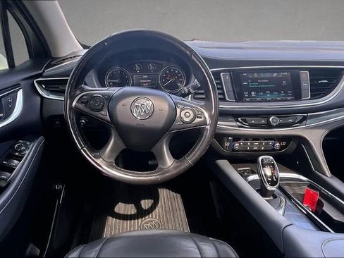 Used 2019 Buick Enclave Essence image 5