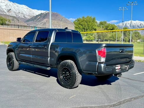 Used 2020 Toyota Tacoma TRD Off-Road w/ TRD Premium Off Road Package AWD/4WD image 5