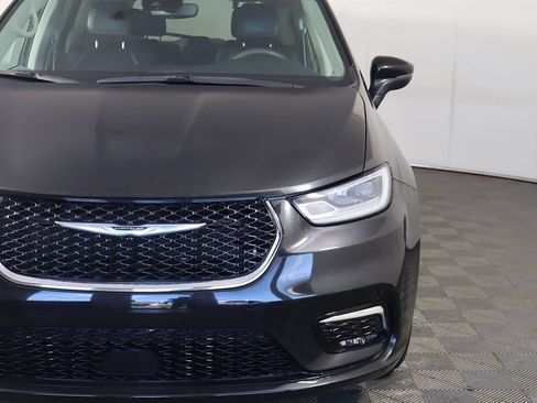 Used 2023 Chrysler Pacifica Touring-L FWD image 14