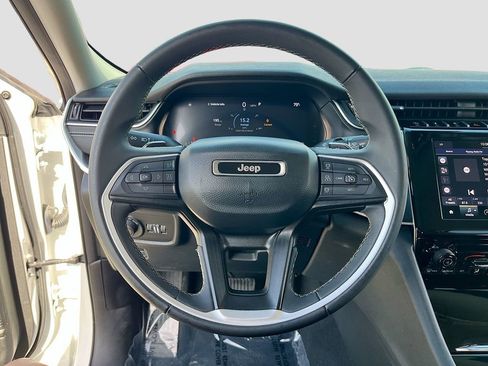Certified 2023 Jeep Grand Cherokee Laredo AWD/4WD image 11