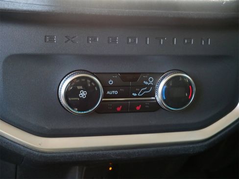 Used 2017 Jeep Grand Cherokee Overland w/ Jeep Active Safety Group image 15