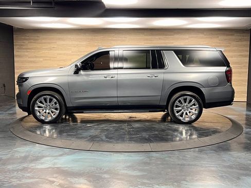 Used 2023 Chevrolet Suburban Premier image 18