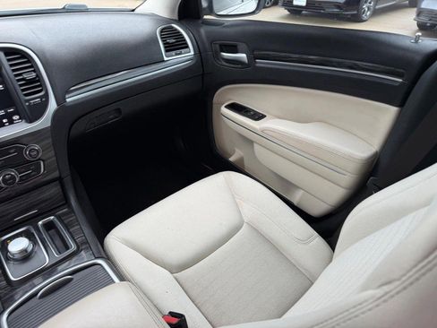 Used 2018 Chrysler 300 Touring w/ Driver Convenience Group image 16