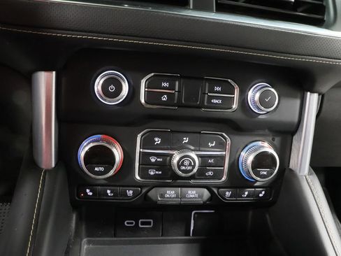 Used 2022 GMC Yukon SLT w/ SLT Luxury Package AWD/4WD image 11
