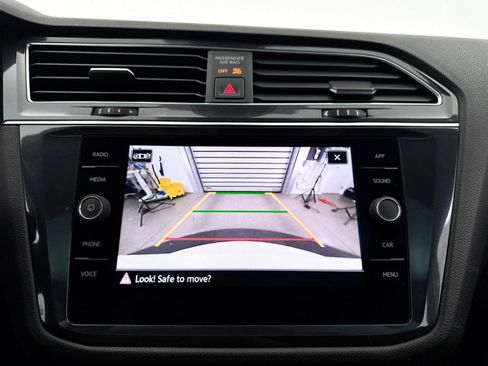 Used 2022 Volkswagen Tiguan SE FWD image 21