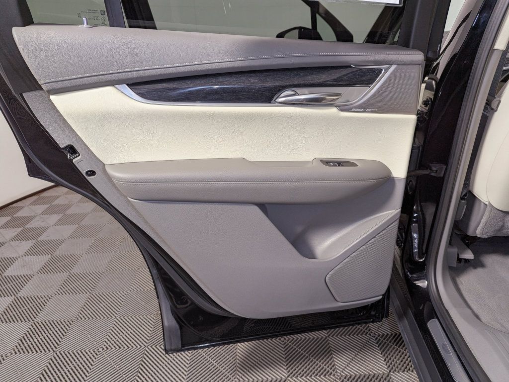 Used 2023 Cadillac XT6 Premium Luxury w/ Technology Package AWD/4WD image 47