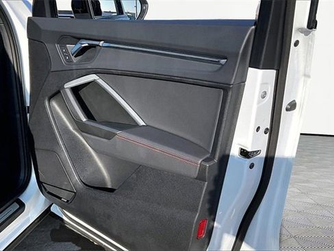 Used 2025 Audi Q3 2.0T Premium Plus w/ Premium Plus Package image 19