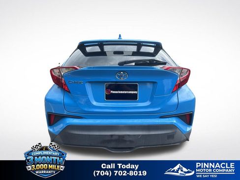 Used 2019 Toyota C-HR XLE FWD image 5