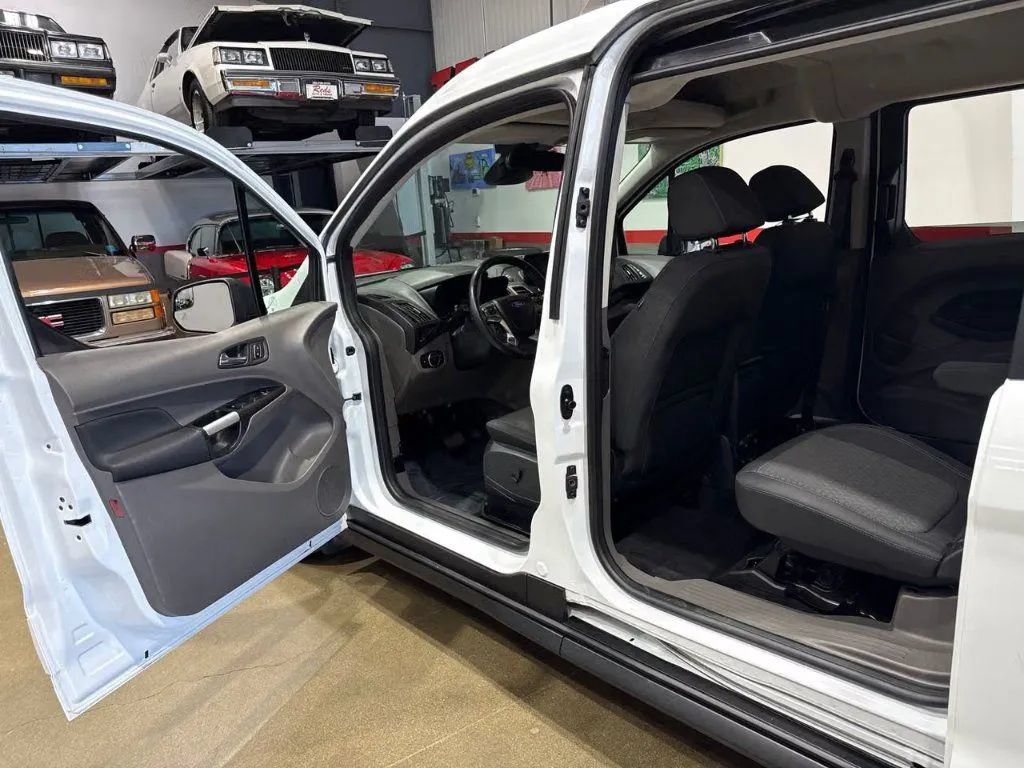 Used 2022 Ford Transit Connect XLT FWD image 19