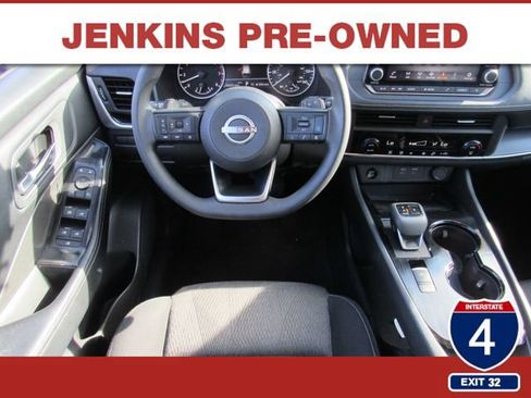 Used 2024 Nissan Rogue SV AWD/4WD image 17