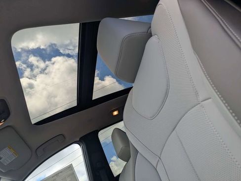 Used 2027 INFINITI QX60 Pure w/ Cargo Package FWD image 22