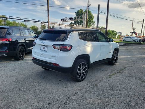 Used 2024 Jeep Compass Limited w/ Elite Group AWD/4WD image 5