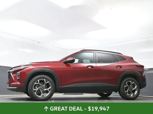 Used 2025 Chevrolet Trax LT FWD image 56