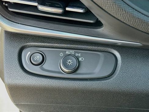 Used 2024 Buick Envista Preferred w/ Convenience II Package FWD image 34