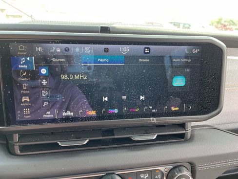 Used 2025 Jeep Wrangler Unlimited Sahara AWD/4WD image 13