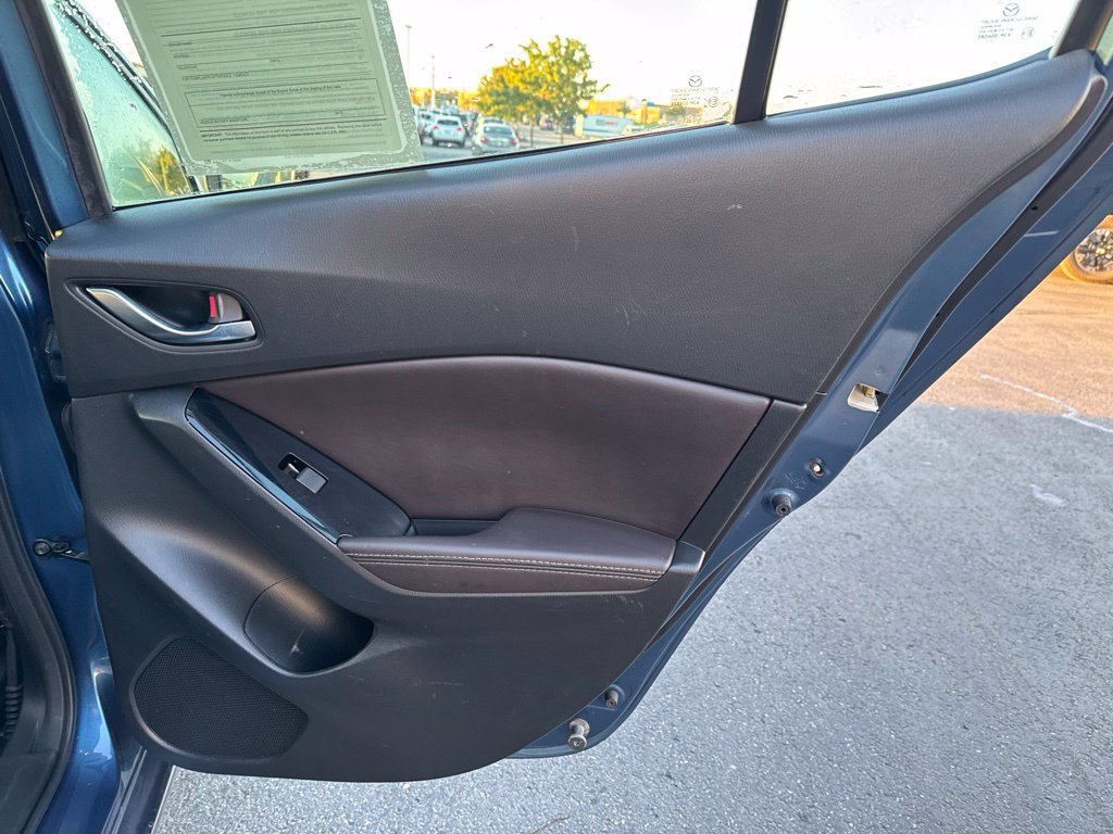 Used 2018 MAZDA MAZDA3 Grand Touring w/ Premium Equipment Package FWD image 38