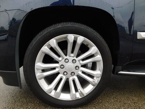 Used 2020 Cadillac Escalade Luxury w/ LPO, Radiant Package AWD/4WD image 10