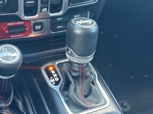 Used 2018 Jeep Wrangler Unlimited Rubicon AWD/4WD image 31