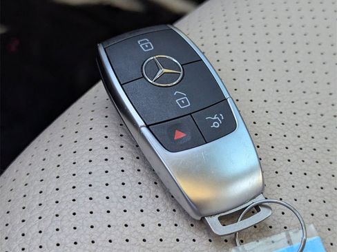 Used 2022 Mercedes-Benz GLC 300 GLC 300 w/ Premium Package Lite image 22