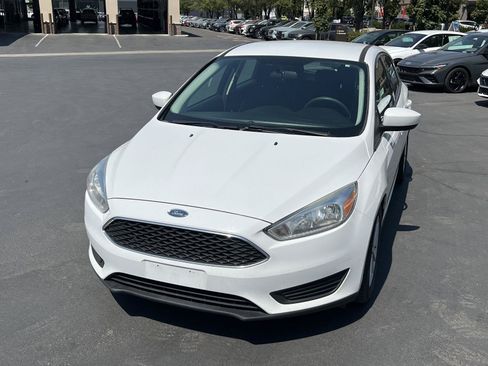 Used 2018 Ford Focus SE FWD image 2