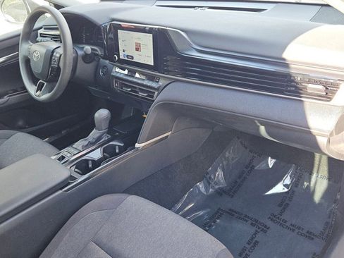 Used 2025 Toyota Camry LE image 32