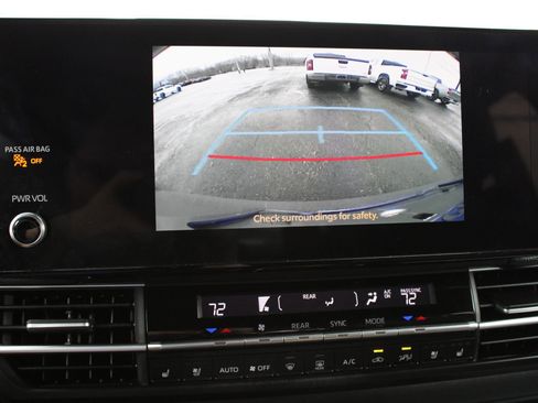 Used 2025 Toyota Sienna XSE w/ XSE Premium Package image 30