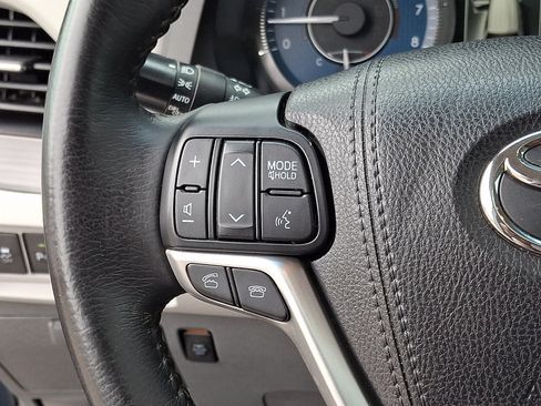 Used 2017 Toyota Sienna XLE Premium FWD image 23
