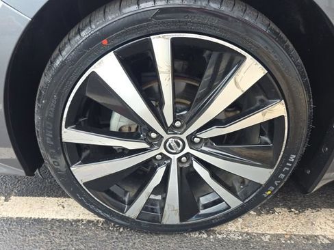 Used 2019 Nissan Altima 2.5 SR FWD image 9