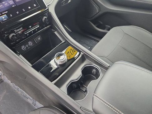 Used 2024 Jeep Grand Cherokee Laredo X image 27