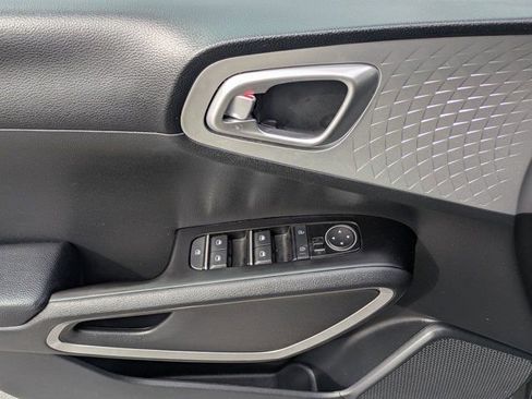Used 2025 Kia Soul LX w/ LX Technology Package image 17
