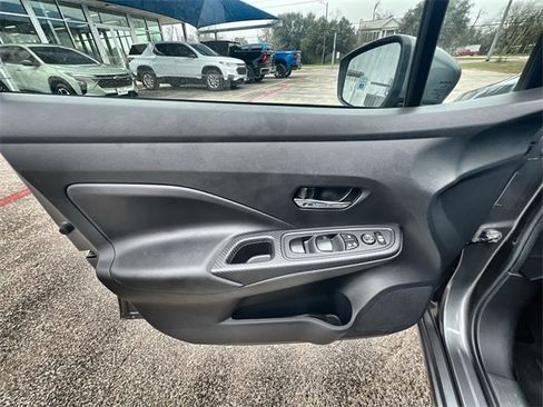 Used 2025 Nissan Versa SV image 21