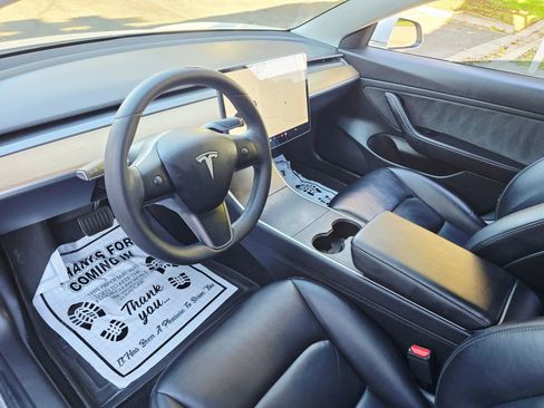 Used 2020 Tesla Model 3 Standard Range Plus image 16