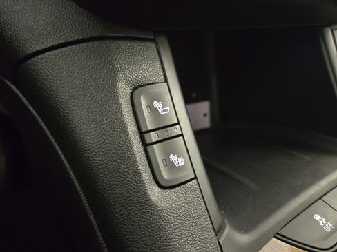 Used 2019 GMC Acadia SLE image 26