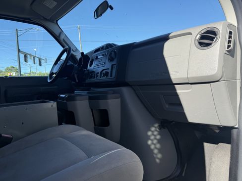 Used 2010 Ford E-250 and Econoline 250 image 16