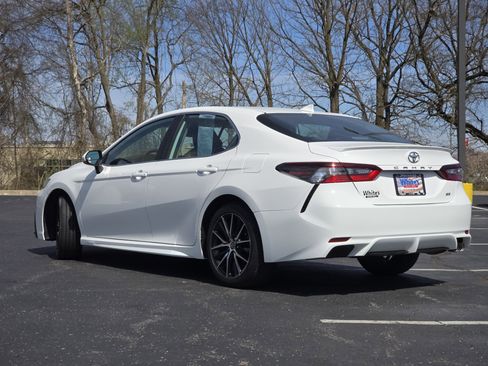 Used 2024 Toyota Camry SE image 15