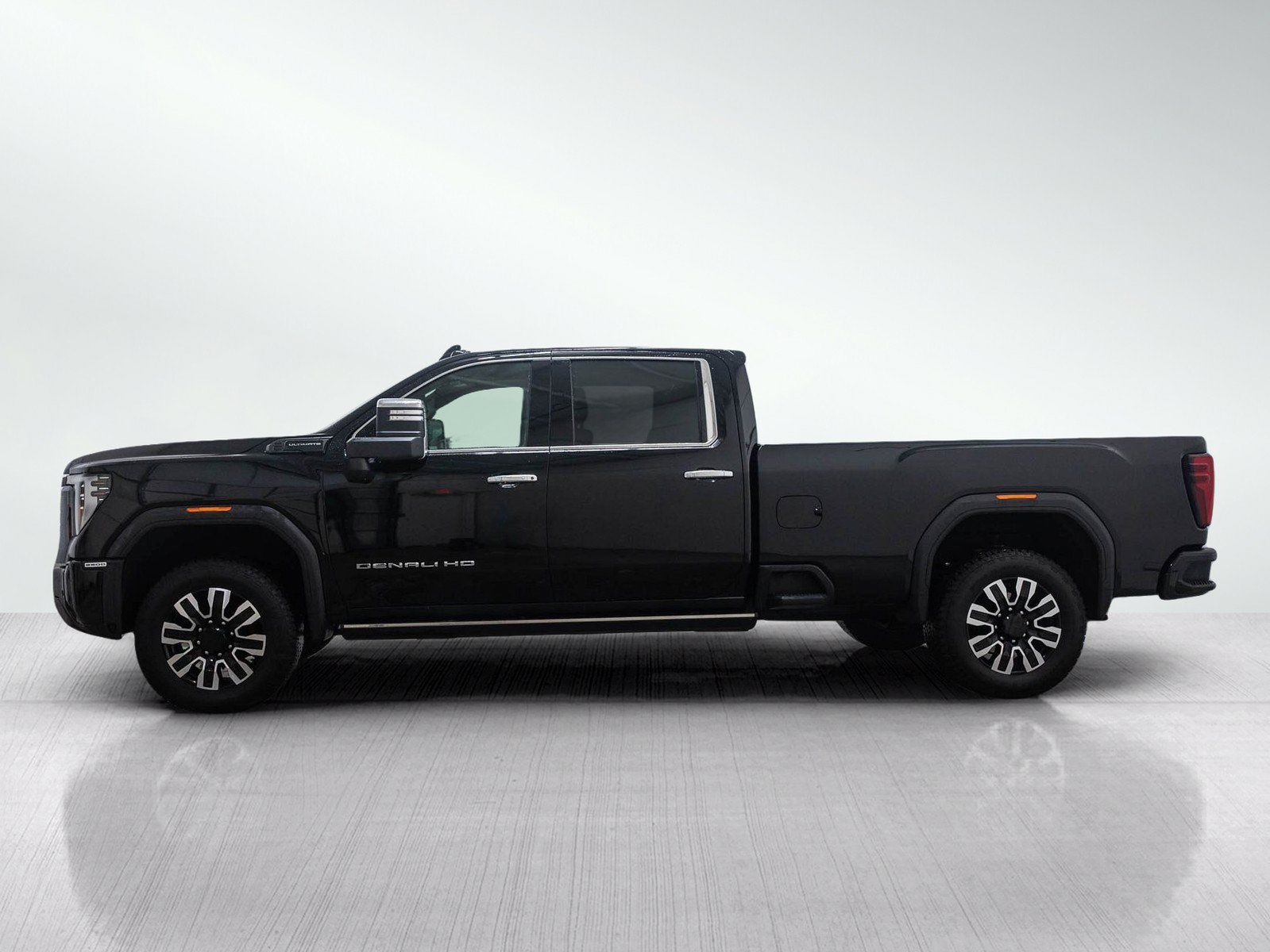 Used 2024 GMC Sierra 2500 Denali Ultimate AWD/4WD image 3