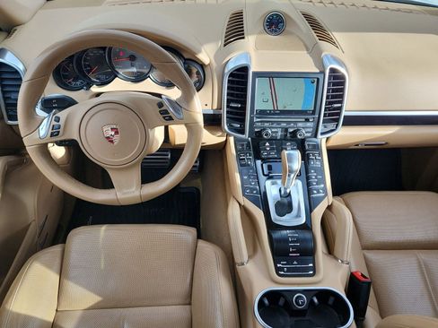 Used 2014 Porsche Cayenne S image 13