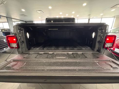 Used 2021 Jeep Gladiator Mojave w/ Cold Weather Group image 33