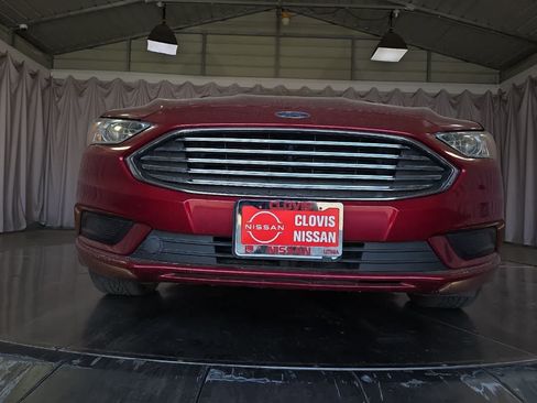 Used 2017 Ford Fusion SE w/ Fusion SE Technology Package FWD image 11