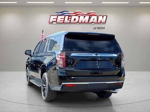 Used 2023 Chevrolet Suburban LT w/ LT Signature Plus Package AWD/4WD image 3