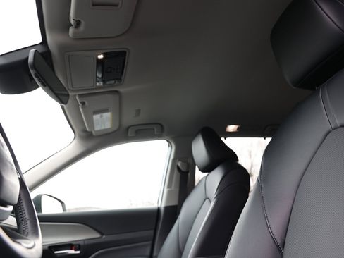 Used 2025 Toyota Grand Highlander AWD image 21