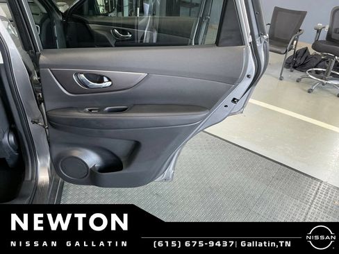 Used 2016 Nissan Rogue S w/ Appearance Package FWD image 33