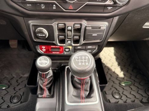 Used 2019 Jeep Wrangler Unlimited Rubicon AWD/4WD image 22