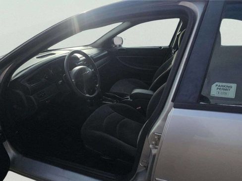 Used 2005 Chrysler Sebring Sedan image 7