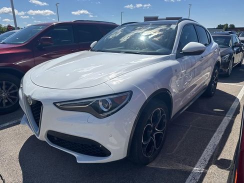Used 2023 Alfa Romeo Stelvio Ti AWD/4WD image 3
