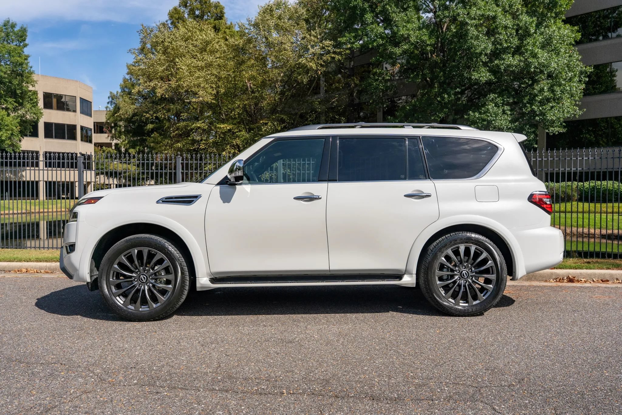 Used 2024 Nissan Armada Platinum w/ Captain's Chairs Package AWD/4WD image 10