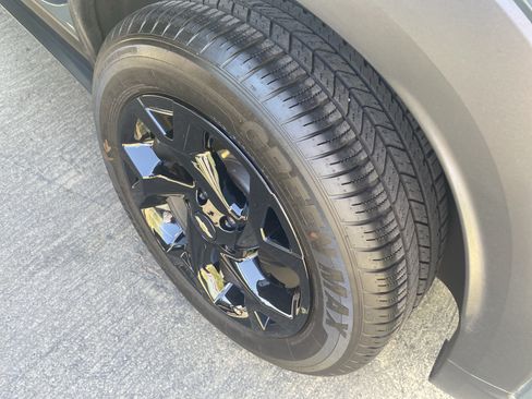 Used 2025 Chevrolet Trax LT FWD image 19