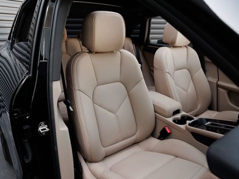 Certified 2026 Porsche Macan AWD/4WD image 35