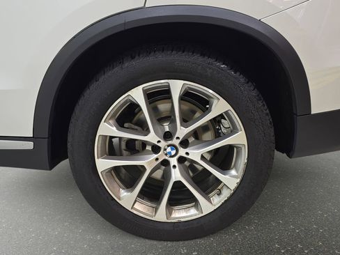 Used 2024 BMW X5 xDrive40i w/ Premium Package image 36