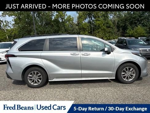Used 2023 Toyota Sienna XLE w/ XLE Plus Package AWD/4WD image 11